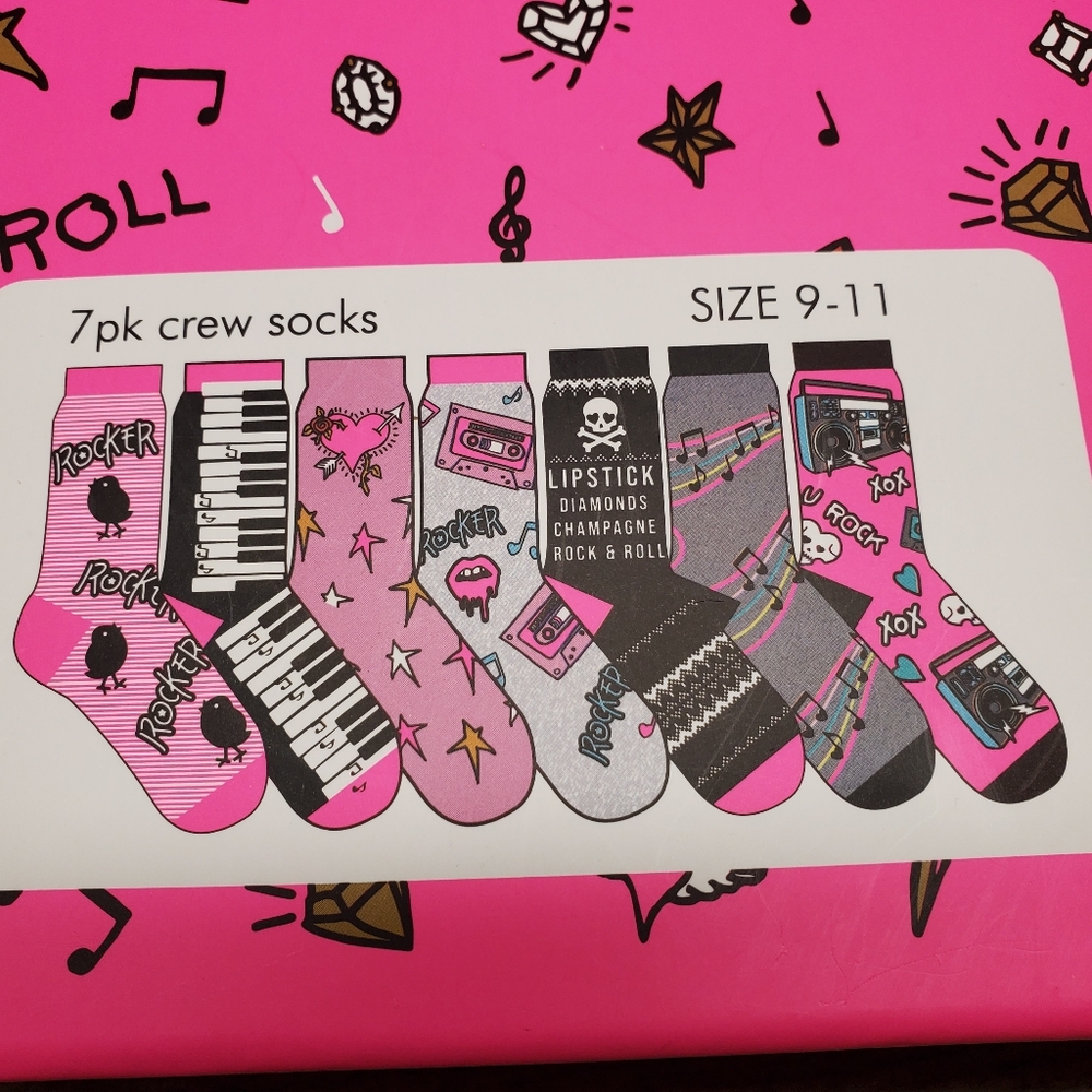 New Betsey Johnson 7 pairs of crew socks shoe size 6-12.5